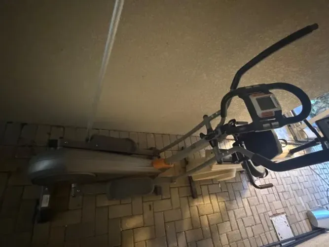 Simulador de Caminhada Elíptico Residencial Sportop com Painel
