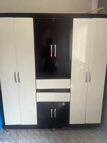 Vendeu o guarda-roupa