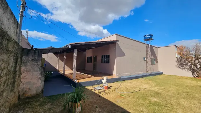 Casa Térrea em Trindade: 110m², 3 Quartos e Muito Conforto!