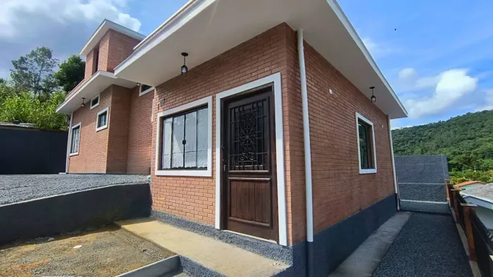 Casa para venda e locação no Centro de Pomerode/SC