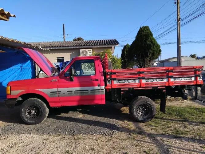 F1000 ano 94 tração 4x4 carroceria de madeira mosca branca de encontrar