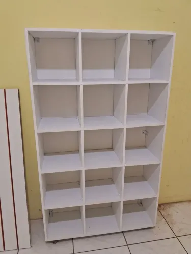 ESTANTE COLMEIA 12 NINCHOS em MDF 1,60 X 0.90 EXCELENTE.