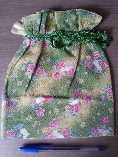 Bolsinha drawstring japonesa