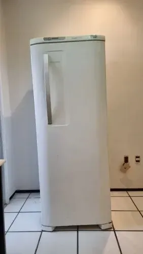 Vende-se geladeira boa usada