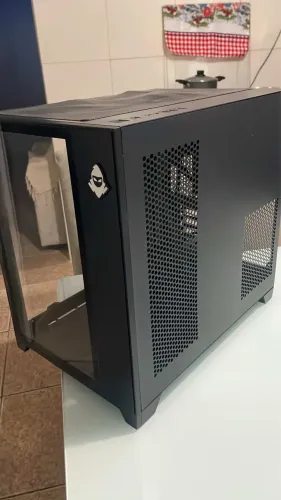 Gabinete sem vidro do lado 