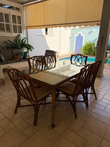 Mesa retangular com tampo de vidro + 6 cadeiras