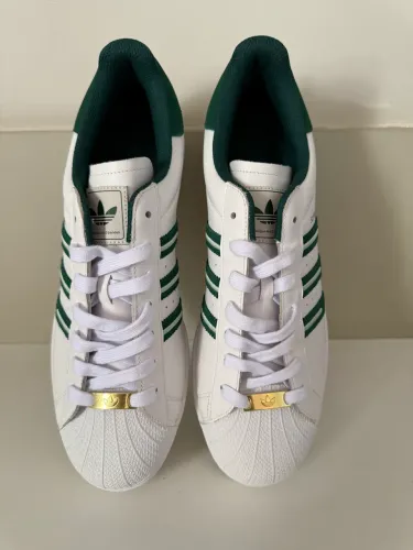 Tênis SuperStar adidas