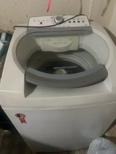 Vendo máquina de lavar roupa de 11 kg semi novo funcionando perfeitamente