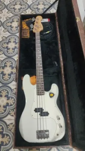 Contra Baixo Squire Affinity Precision