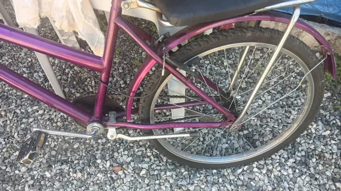 Vendo bicicleta semi nova top pega e anda