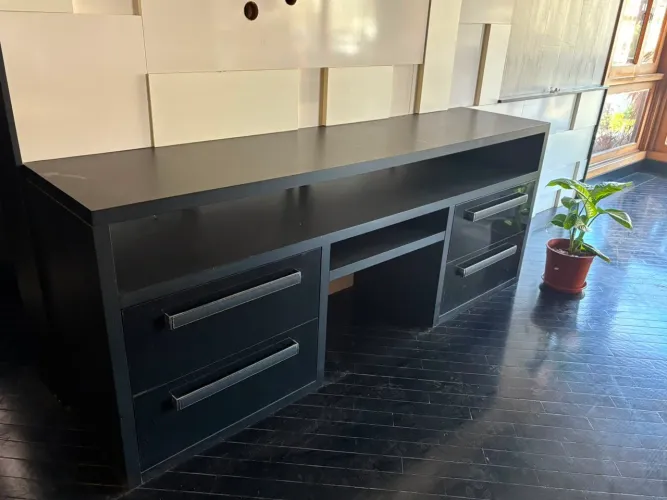 Rack preto em laca, puxadores couro (CONTATO SOMENTE OLX)