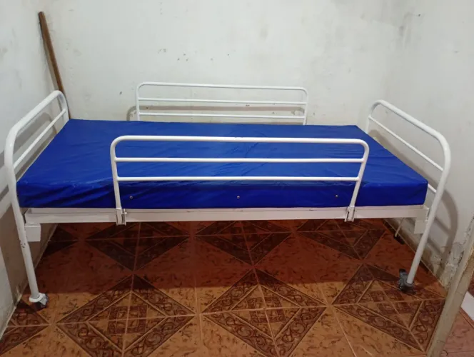 Cama hospitalar 2 manivelas