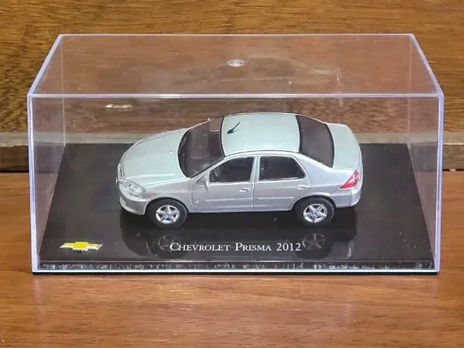 Chevrolet Prisma 2012 - Coleção Chevrolet Collection - Carrinho Miniatura 1/43