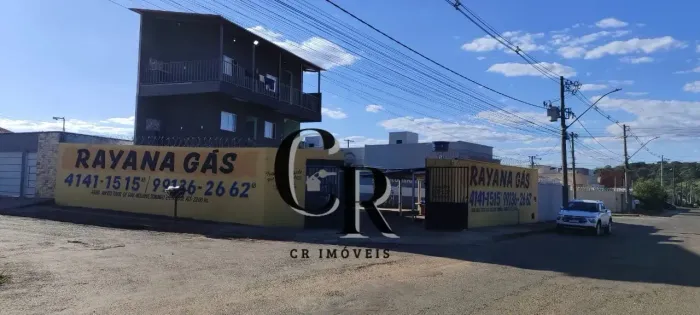 Lote com depósito de gás e triplex