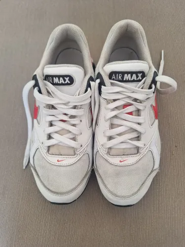 Tênis nike tam.35