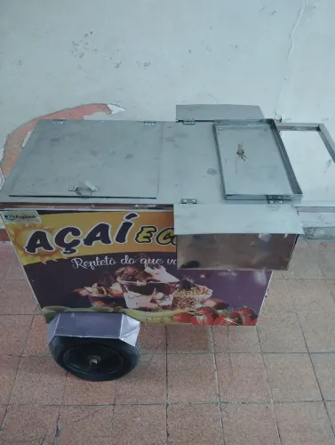 Carrinho de açaí.