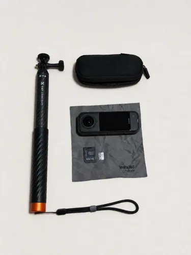 Insta360 X5 + Bastão + Cartão 128GB