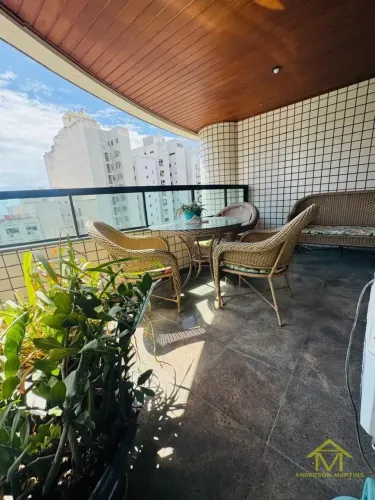 Apartamento com Vista para o Mar em Itapuã: 4 Quartos com Suíte com 205 m²