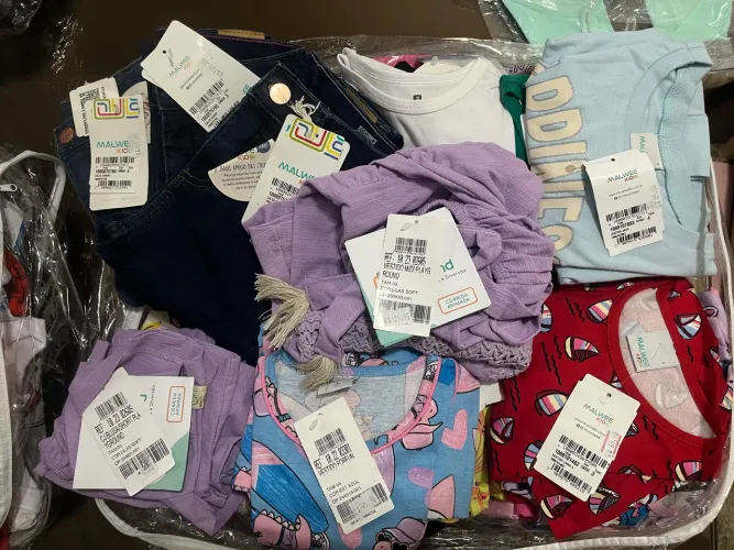 Vendo Lote de Roupa Infantil Masculino e Feminino- M a 12 anos 