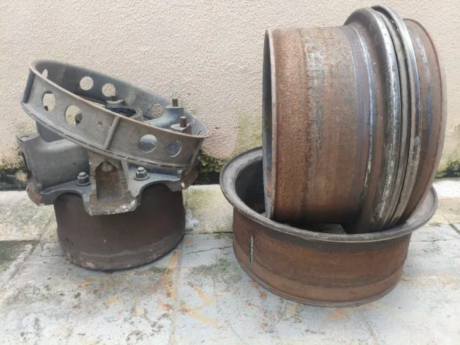 Rodas raiadas pra pneus com câmara , kit completo.