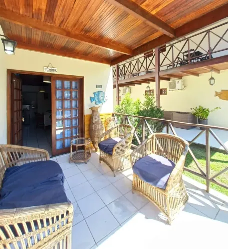 Casa de Condomínio com 4 quartos em Carneiros