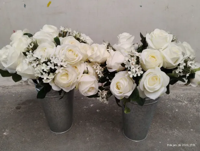 Arranjo rosas + vasos