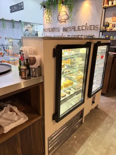 Vitrine refrigerada e estufa quente ( 2 em 1)