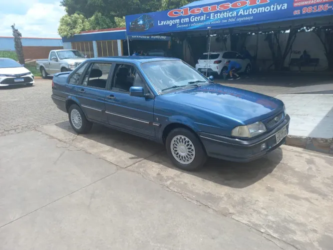 Ford Versailles Ghia 2.0i / 2.0 2P E 4P (álcool) 1995
