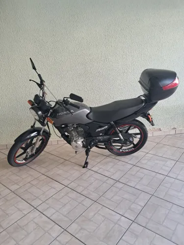 Vende-se Honda CG Fan 125, Ano 2008, com Manual Proprietário, Chave reserva, somente venda