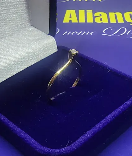 Anel Solitário Diamantes 2 mm (3 Pontos) Ouro 18 Kilates Peso 0.95 Gramas