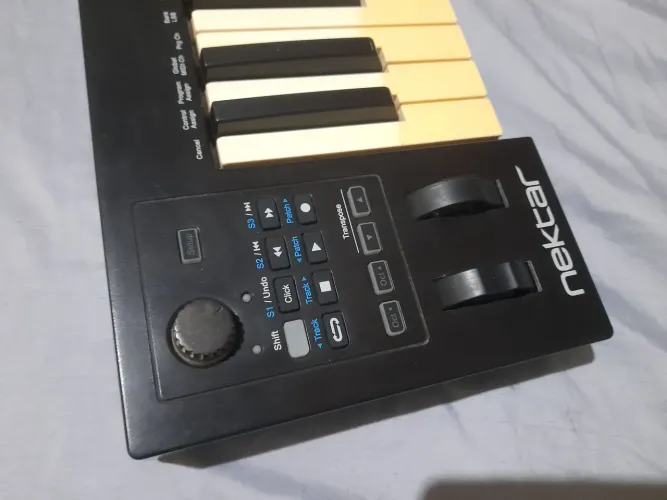 Teclado controlador Nektar impact gx 61