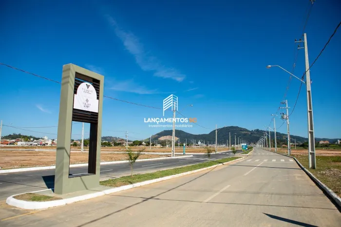 Terreno com 352,69m² no loteamento Vilaggio das Pedras, Tubarão / SC