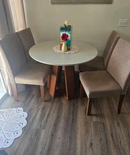 Mesa de 4 cadeiras