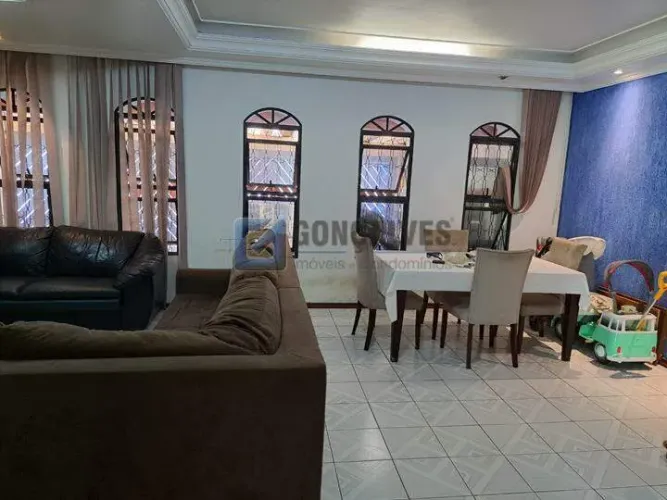 Sobrado Comercial à Venda em Nova Petrópolis, SBC 4 Dormitórios, 3 Vagas