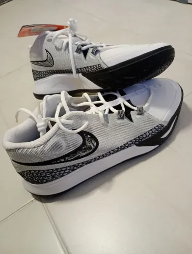 Vendo Tênis Nike Novo