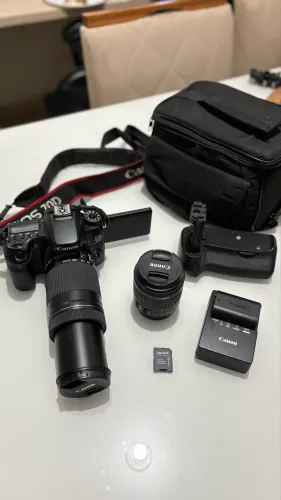 Canon EOS 70D + Lente Zoom 55-250mm + Lente 18-55mm