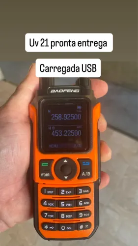 Rádio comunicador Baofeng carregado USB