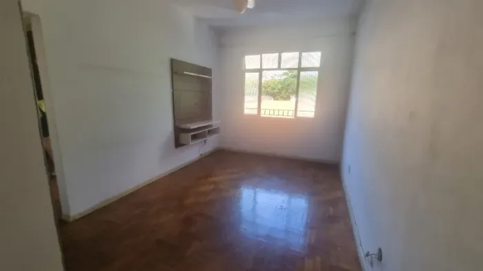Apartamento à venda na Tijuca, Rio de Janeiro-RJ: 1 quarto, 1 sala, 1 banheiro, 50m², sol