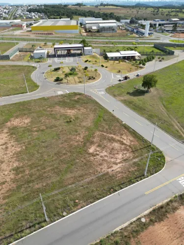 Lote em condomínio a venda com 360 M², Solar Itália, Senador Canedo