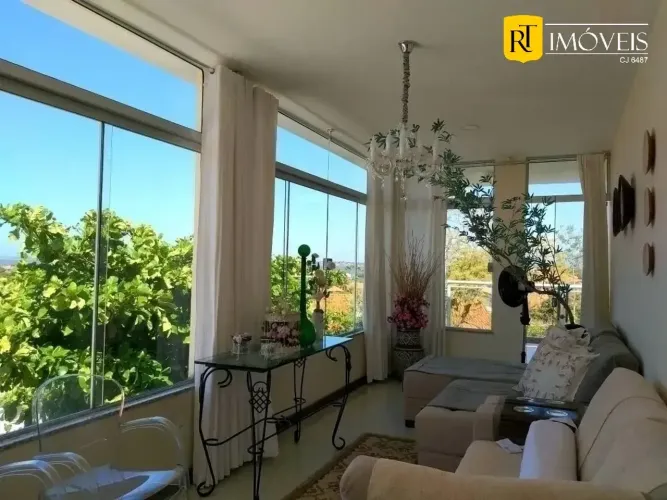 Linda casa com 3 suítes e vista para a Lagoa à venda em Araruama/RJ