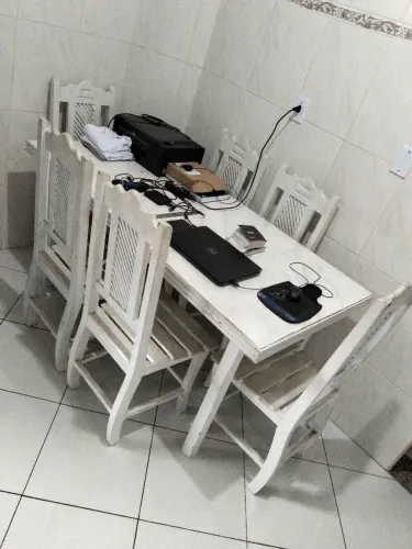 Mesa com 6 cadeiras 