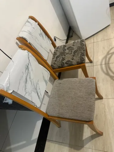Vendo 6 cadeiras de madeira 