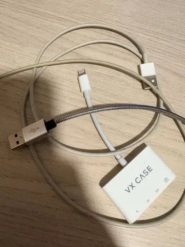 Cabos e adaptadores originais Apple Lightning 