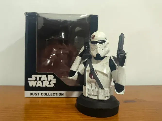 Star Wars Busto de Coleção De Agostini - COMANDANTE NEYO (acompanha caixa e revista)