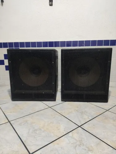 Caixas de som subs de 18"