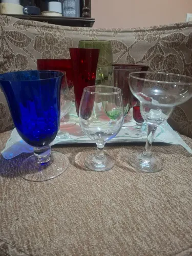 Jogo de taças para drinks.