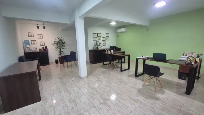 Móveis para escritório completo - mesas, balcão e cadeiras