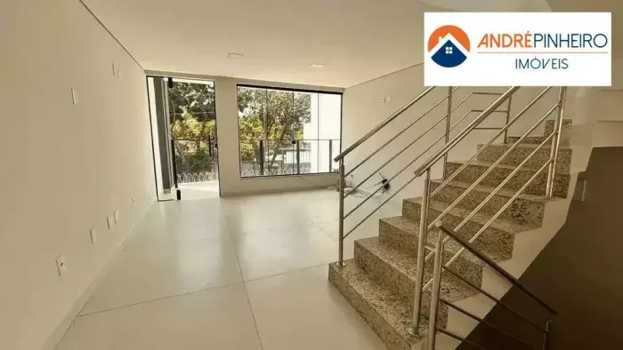 Casa Triplex com 3 Quartos e Entrada Independente à Venda no Bairro Planalto