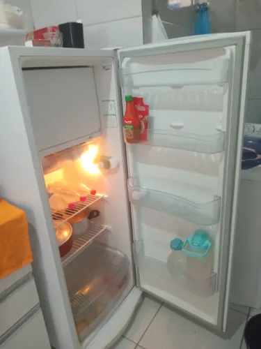 Móveis(GELADEIRA, FOGÃO, GUARDA ROUPAS, MÁQUINA DE LAVAR ROUPAS, MESA,SOFÁ, SOFÁ CAMA...