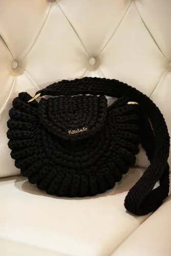 Bolsa Feminina feito a mão de Croché